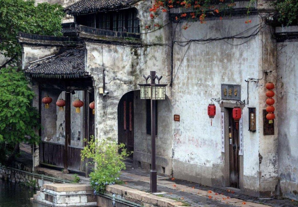 河南省十四届人大二次会议洛阳代表团举行分组会议