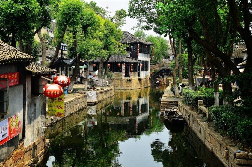 贝加尔湖的生态系统:科学视角下的环境平衡与稳定